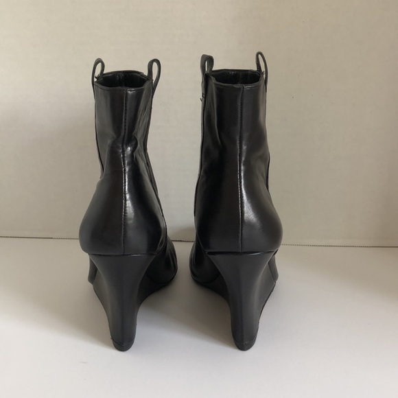 Vince Camuto Wedge Bottie - Picture 4 of 13